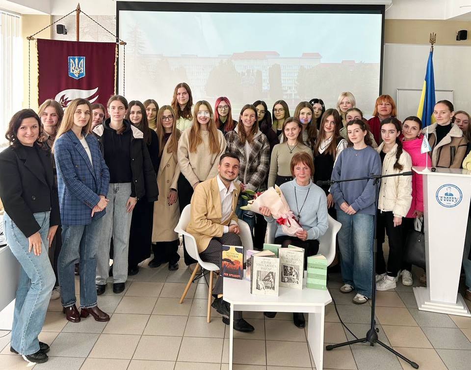 Загальна світлина на згадку про ґрунтовну і натхненну зустріч.